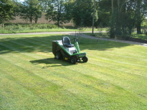 Etesia Hydro 80 With Roller Attachment