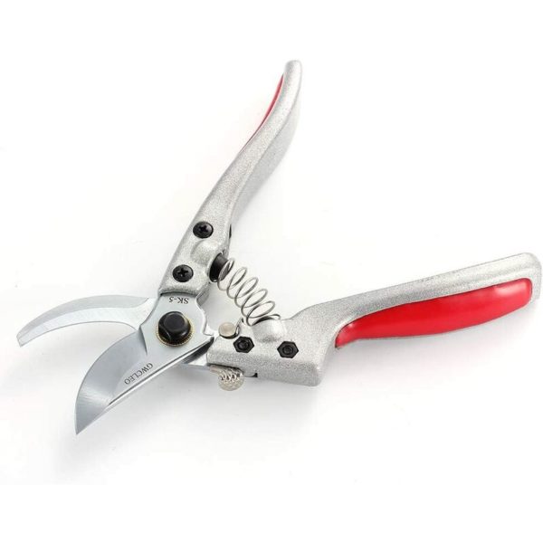 SK5 stainless steel secateurs allow precise cuts - ideal for trimming hedges, trees, plants, etc.